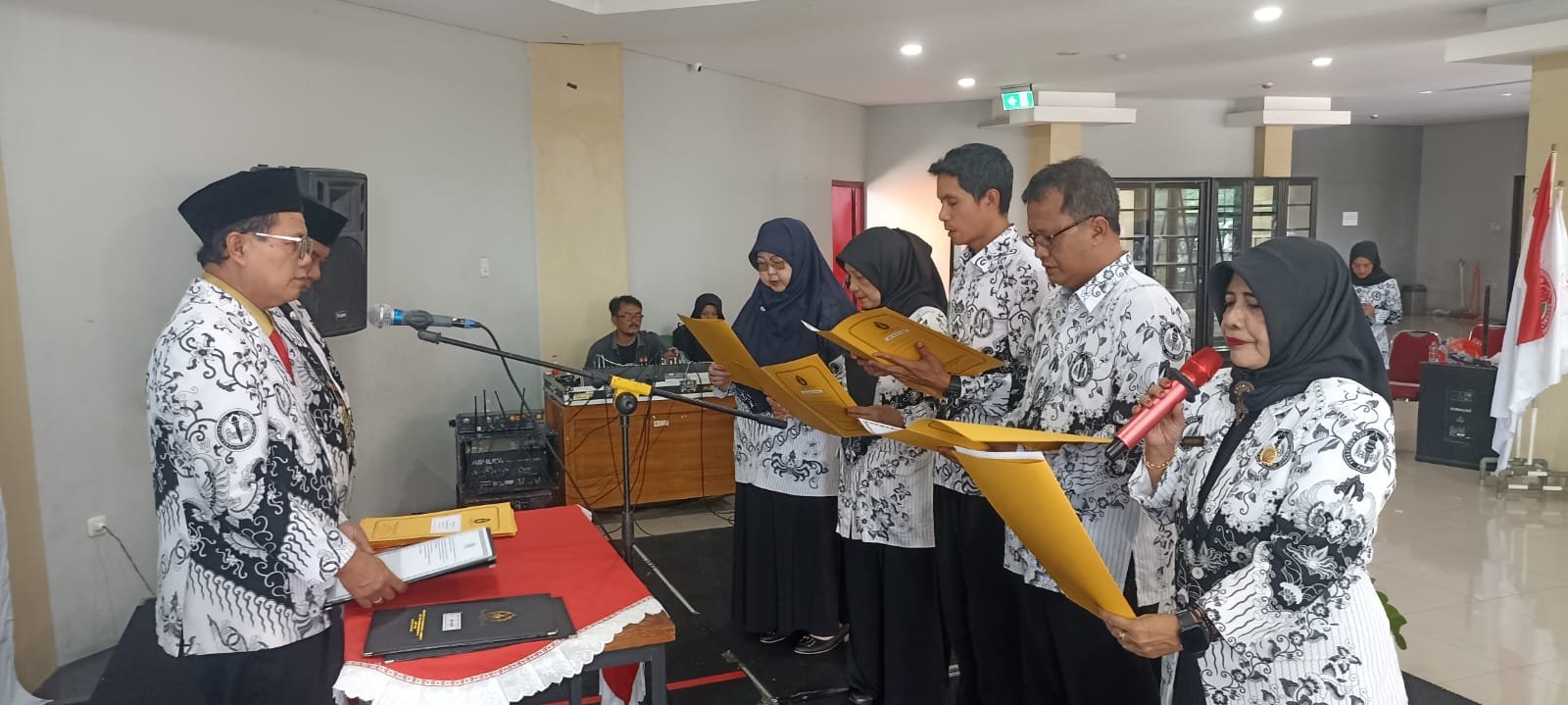 Pelantikan Pengurus Perwakilan YPLP PGRI Kabupaten Sumedang - Berita Pendidikan PGRI Jawa Barat